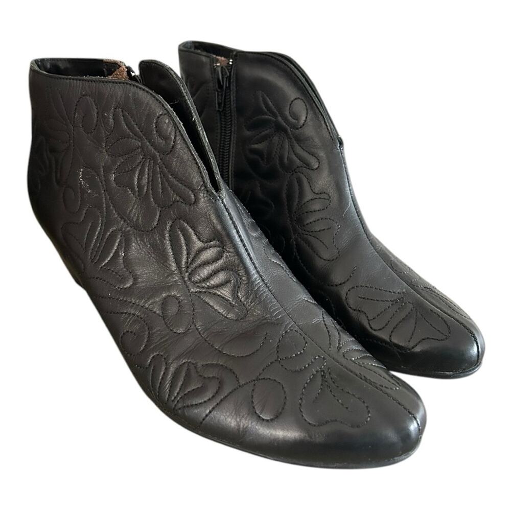 PIKOLINOS Black Ankle Boots with Floral Stitching
